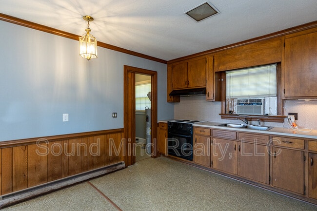 Building Photo - 207 S Alston St