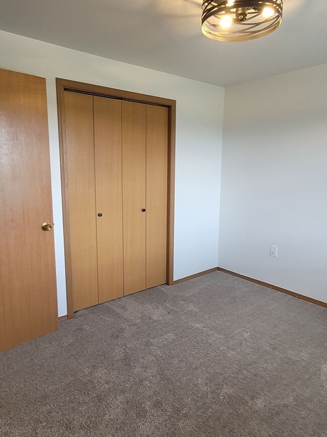 Building Photo - August Rent FREE - 4 Bedroom / Triple Car Garage