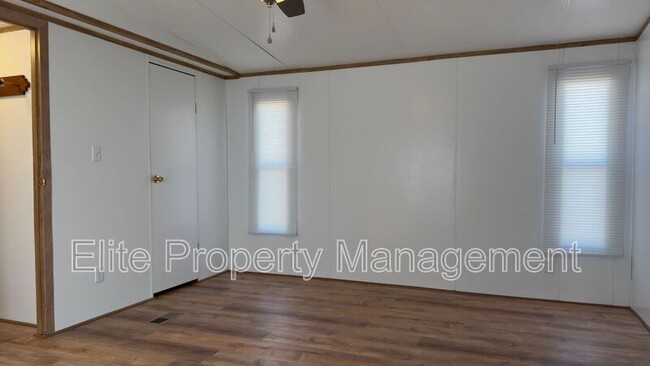 Building Photo - 98 E Byrd Dr