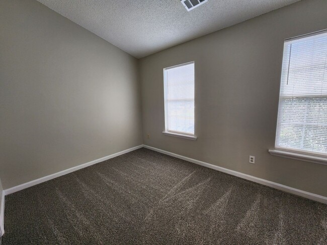 Building Photo - 6360 Windsor Gate Ln