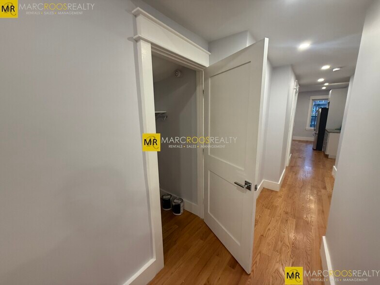 Building Photo - 331 Chelsea St