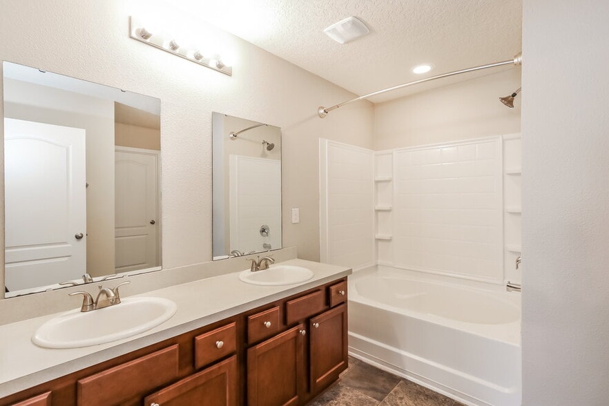 Building Photo - 11454 Carson Lake Dr