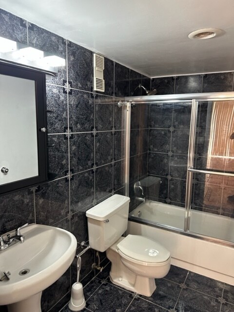 Building Photo - 1300 NE Miami Gardens Dr