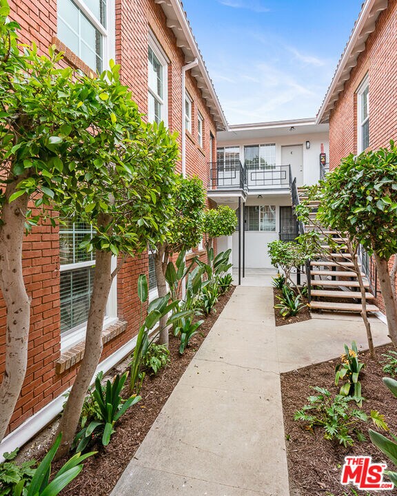Building Photo - 144 N Swall Dr