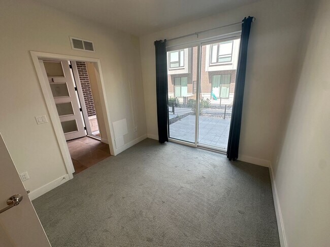 Building Photo - Gorgeous, Modern 3 Bedroom 4 Bathroom Townhouse Near Sloan's Lake