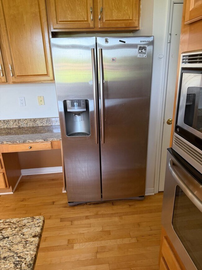 Building Photo - 4BR/3.5BA | Newly Renovated Single Family Home | Large Home is Desirable Pine Run!  Best of Mason
