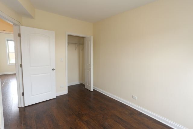 Building Photo - 4731 W Cornelia Ave
