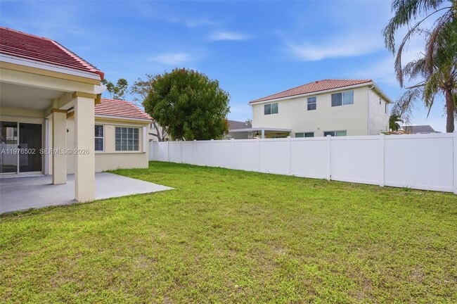 Building Photo - 922 Falling Water Rd