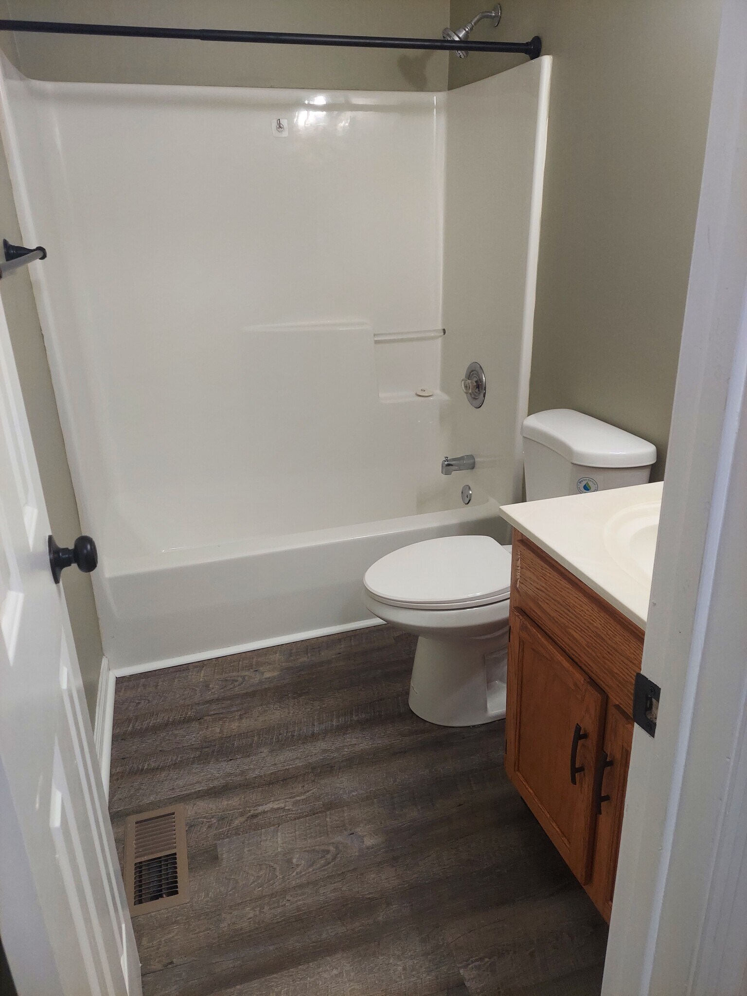 Full Bath - 133 Shearer St