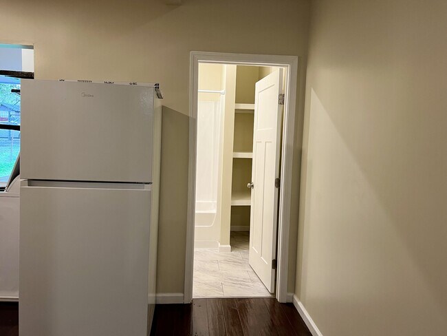 Building Photo - 809 N Owasso Ave