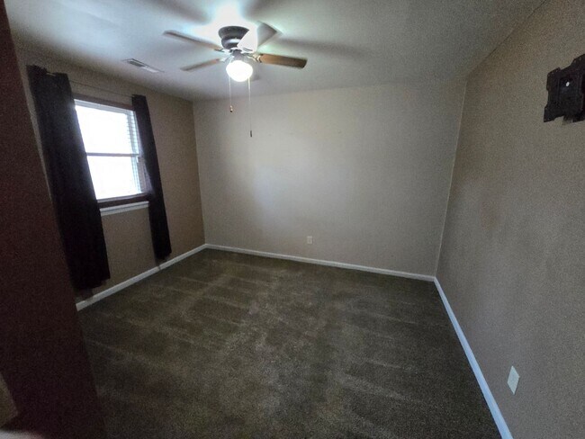Building Photo - Charming Cottage Living in a Convenient Location