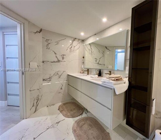 Building Photo - 16699 Collins Ave