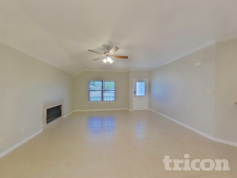 Building Photo - 825 Rambling Ct