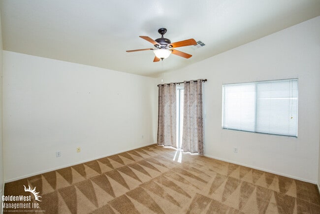 Building Photo - Beautiful Two-Story 3Bdm 2.5Ba Rowhome Nestled in Henderson!