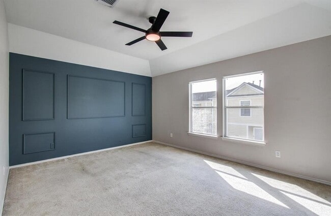 Building Photo - 2631 Woodridge Manor Dr