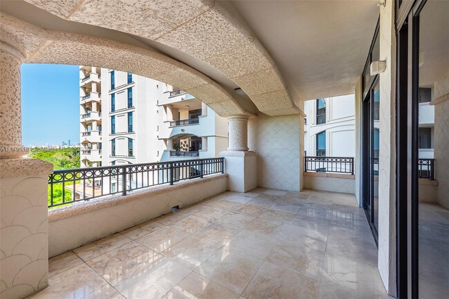 Building Photo - 7055 Fisher Island Dr