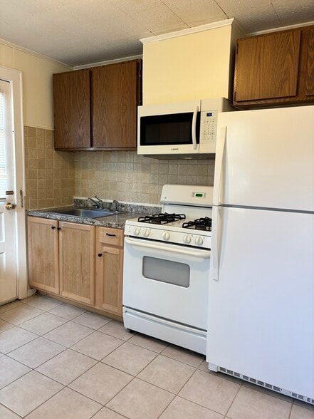 Building Photo - 55 Gabrielle St