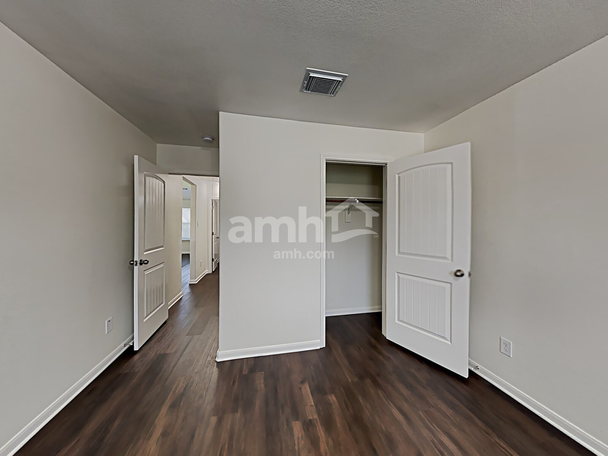 Building Photo - 1735 Park Oak Drive