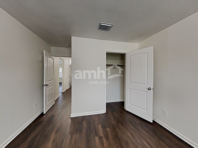 Building Photo - 1735 Park Oak Drive