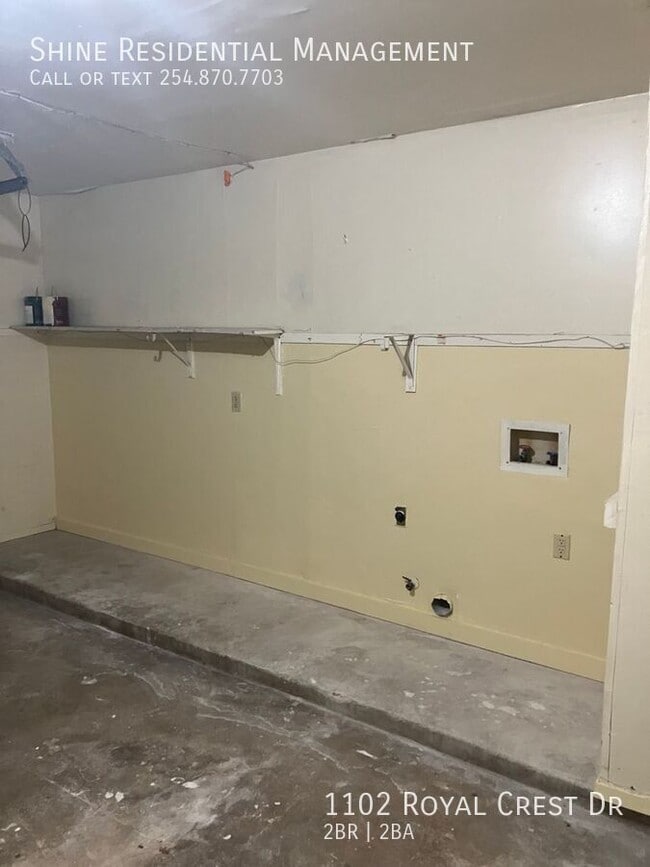 Building Photo - 1102 Royal Crest Dr