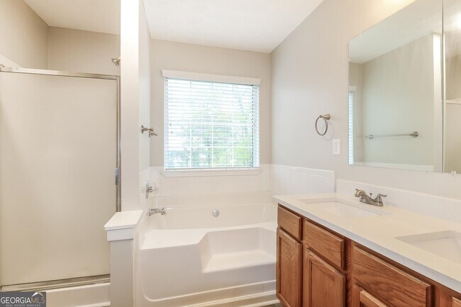 Building Photo - 1286 Live Oak Terrace