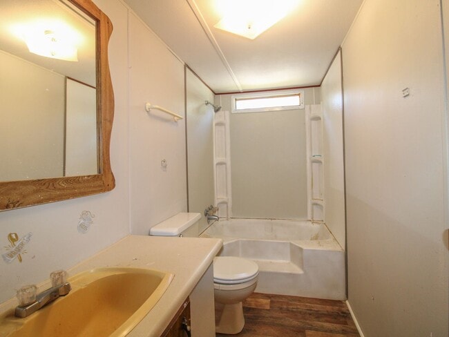 Building Photo - Updated 2BR/1BA Trailer in Muscle Shoals –...