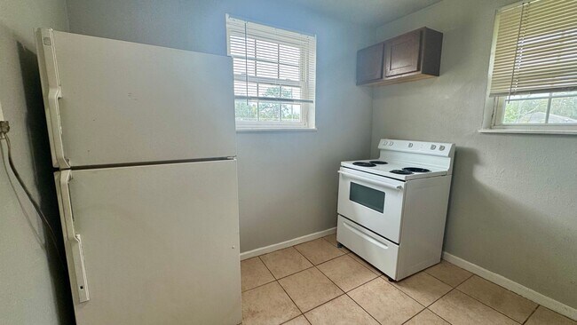Building Photo - 2821 Moncrief Rd
