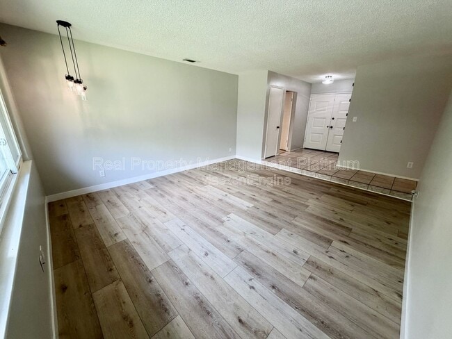 Building Photo - 5694 N 9th St