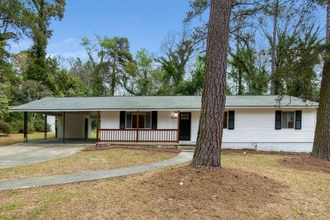 Building Photo - 3 BR Ranch