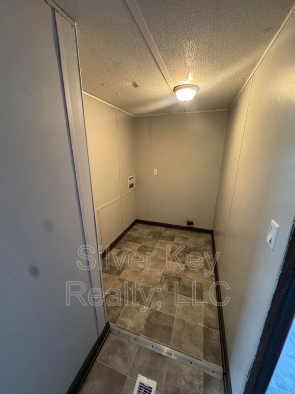 Building Photo - 270 Co Rd 213