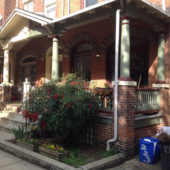 Building Photo - 223 Buckingham Pl