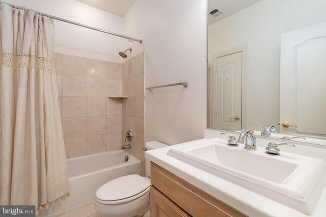 Building Photo - 720 Carpenter Rd