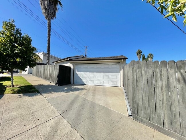 Building Photo - Charming West LA Home!