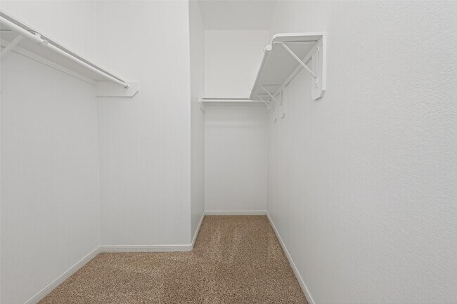 Building Photo - 22522 Fosters Park Ct