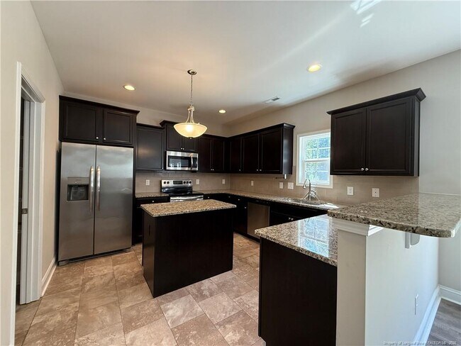 Building Photo - 206 Silk Oak Dr