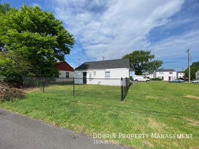 Building Photo - 1705 Tyler St