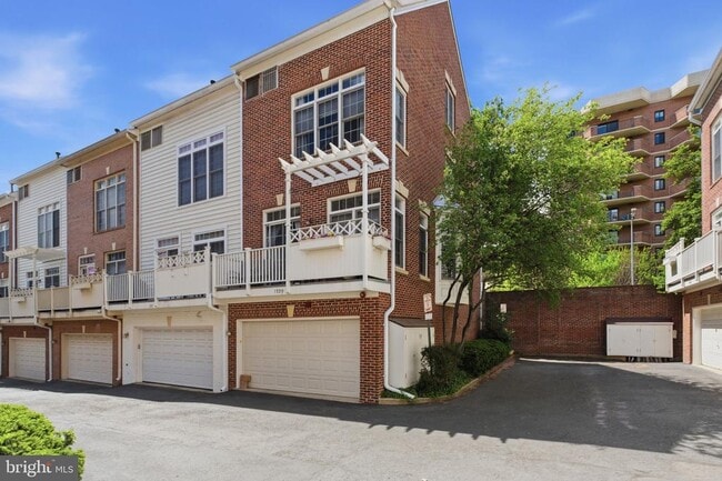 Building Photo - 1329 N Barton St