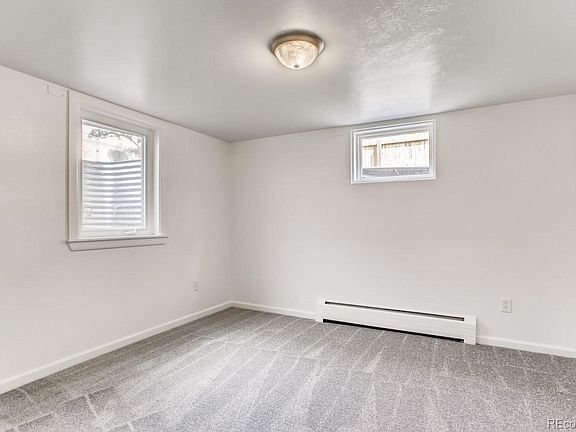 Building Photo - 4300 Umatilla St