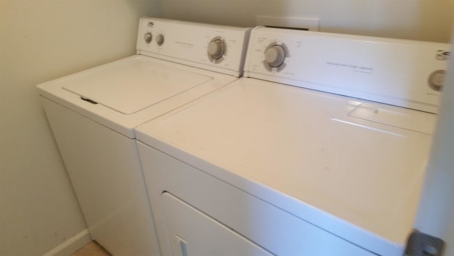 Building Photo - 400 Par Ave