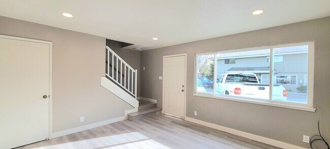 Building Photo - 272 Montrose Dr