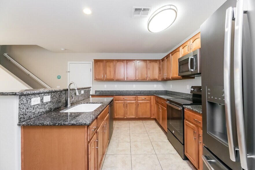 Building Photo - 992 S Hawk Ln