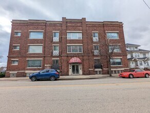 Building Photo - 811 60th St