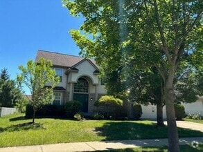 Building Photo - 2348 Hickory Point Dr