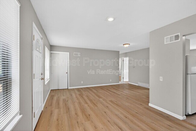 Building Photo - 2228 Duchess Dr