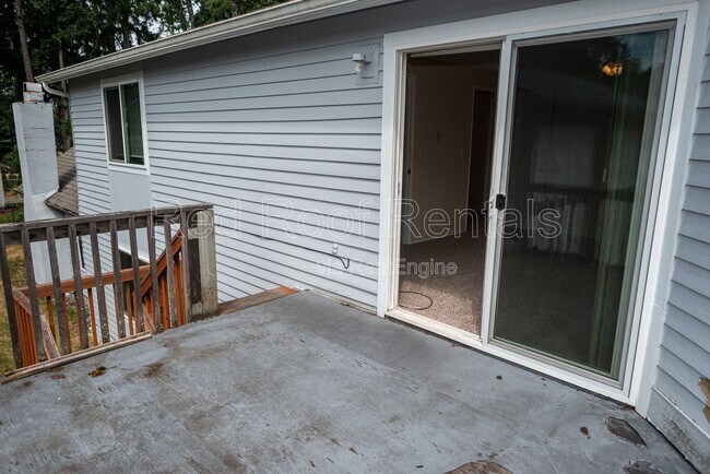 Building Photo - 9620 Maple Ave SW