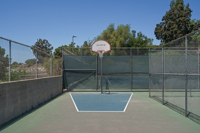 Building Photo - 1Bed/1Bath Single Story Condo in La Mesa w...