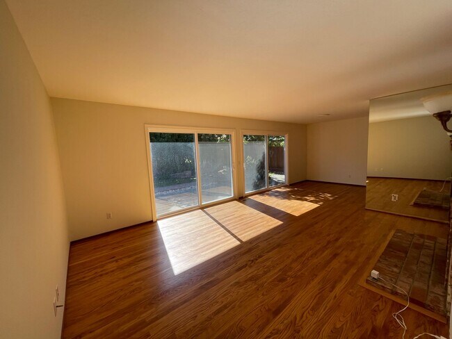 Building Photo - 1428 Roselli Dr
