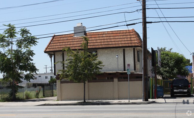 Building Photo - 6439 Woodman Ave