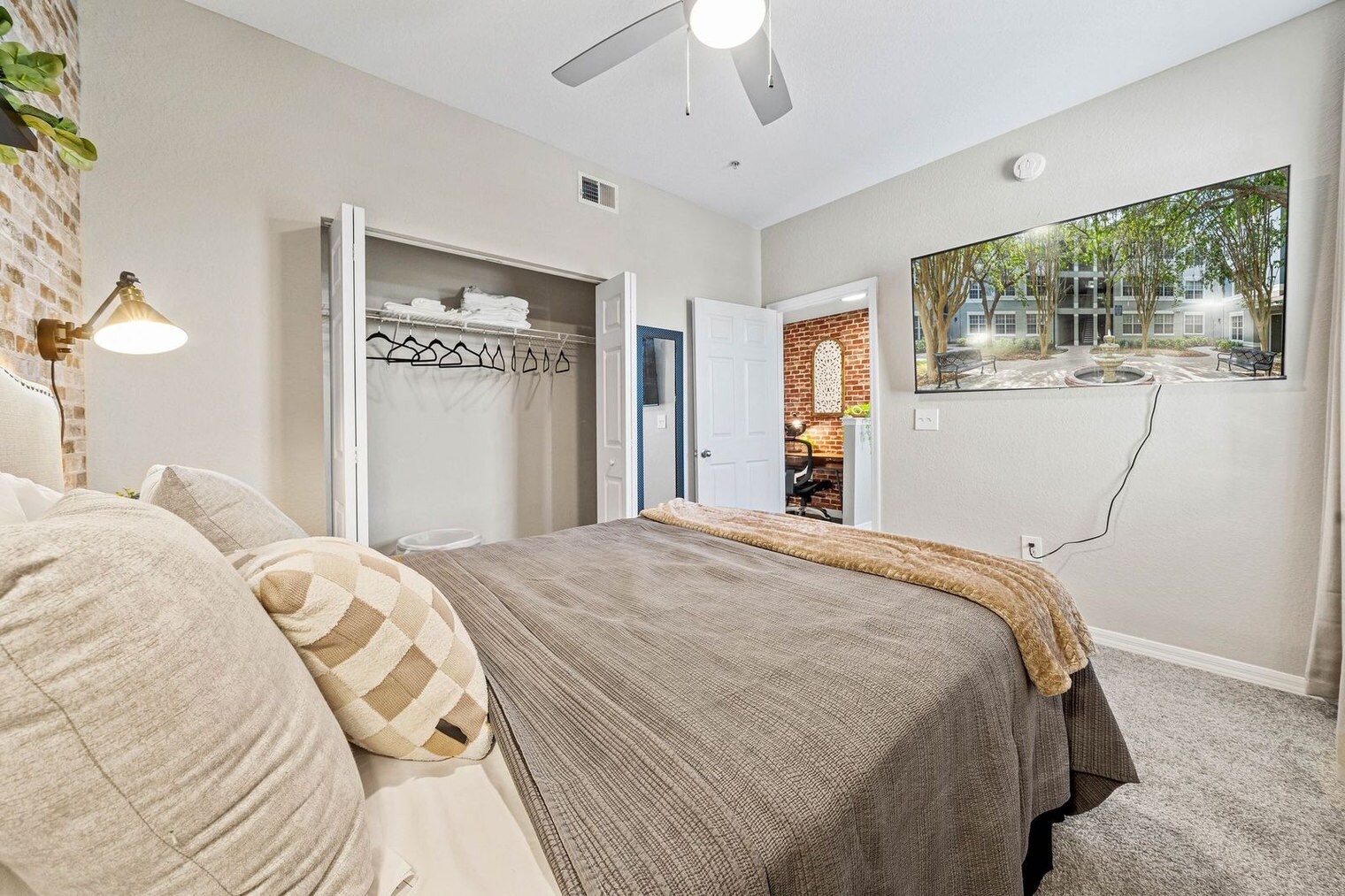 Building Photo - 10056 Montague St