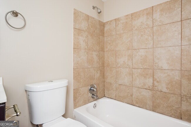 Building Photo - 2134 Elinwood Dr